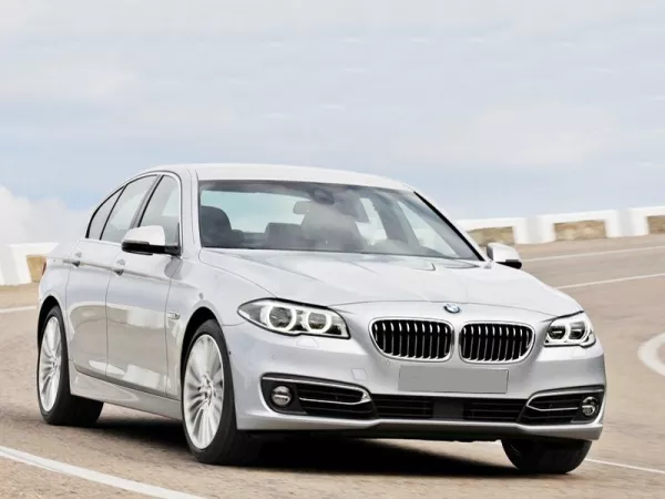 Dịch vụ thay Kính chắn gió xe BMW 528i tận nơi